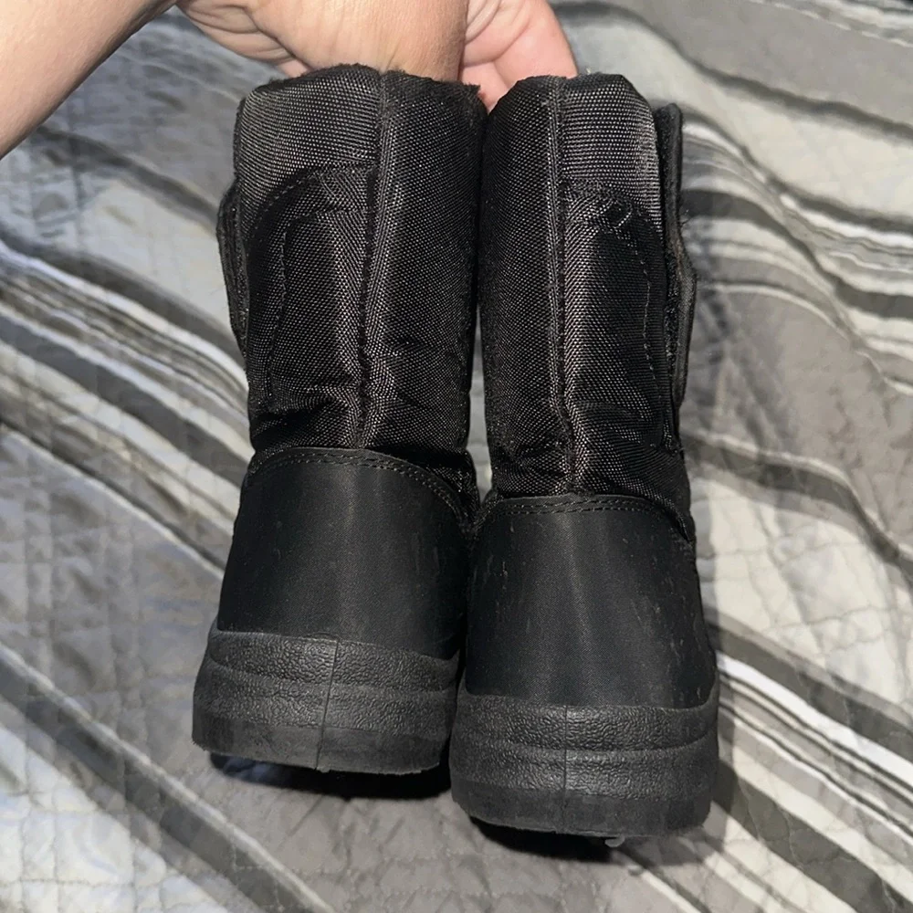World Famous Sports Kids Youth Black Snow Boots Velcro Closing - Winter Boots